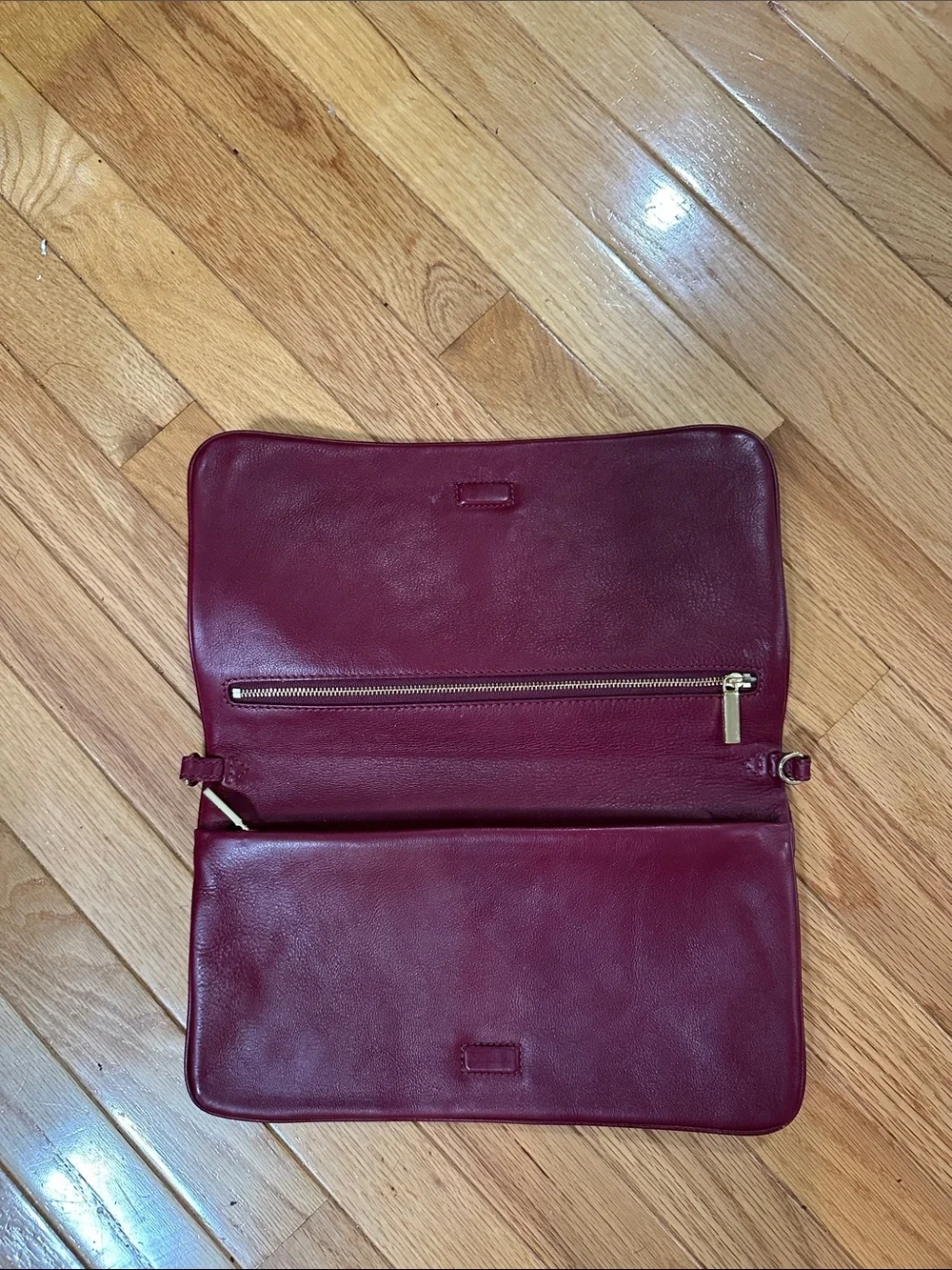 🎆Tory Burch Burgundy Leather Logo Zip Clutch